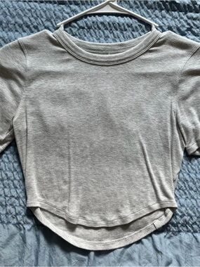 lululemon hold tight crop tee size 4